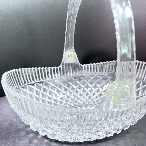 Vtg EAPG Clear Pressed Glass Basket Diamond Pattern Lucite Handle Fruit Candy - Picture 3 of 10